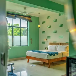 Letsbunk Poshtel&suites Hotel