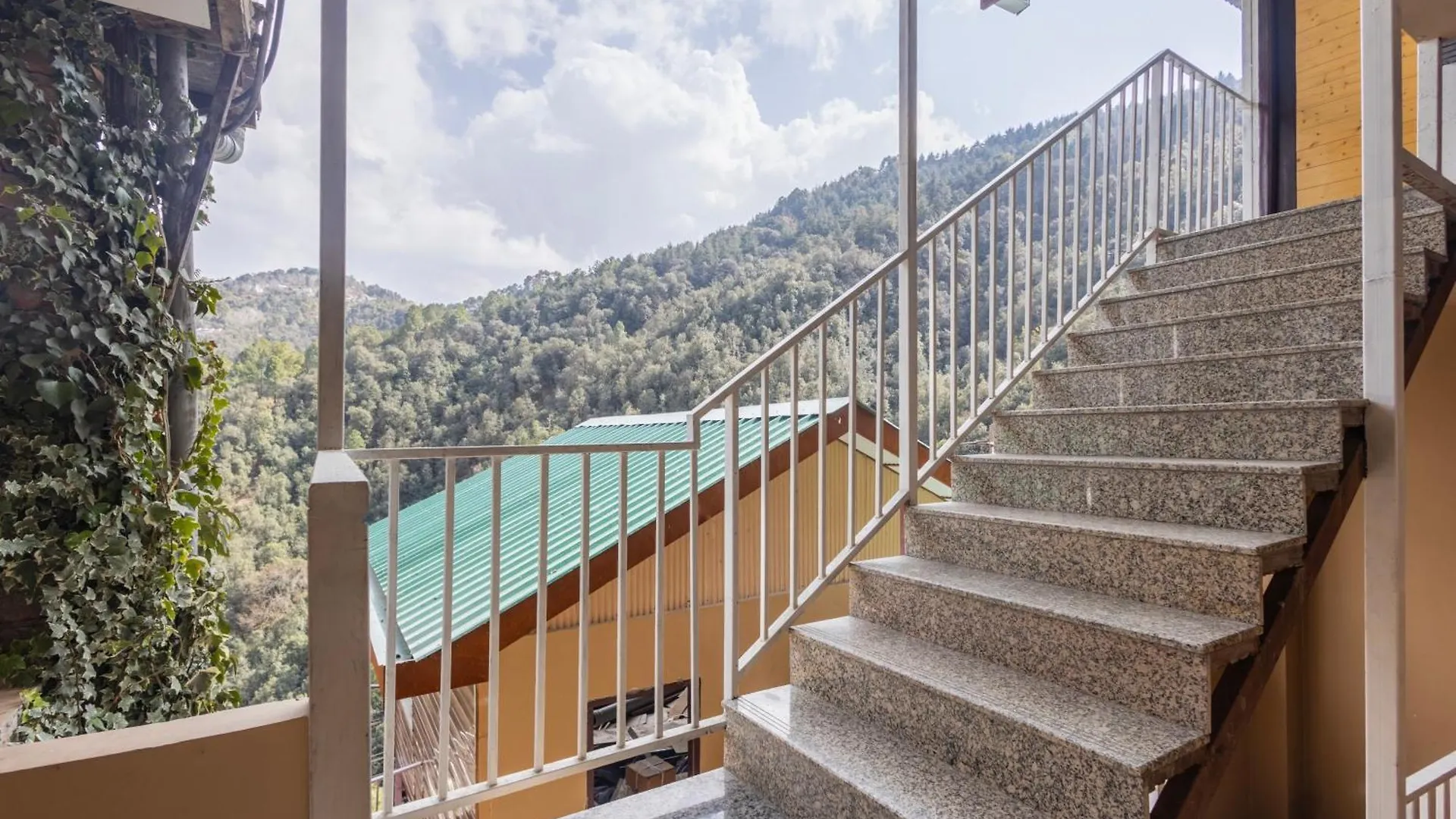 Treebo Lords Garden Glory With Valley View & Centralized Heating Shimla 3*,