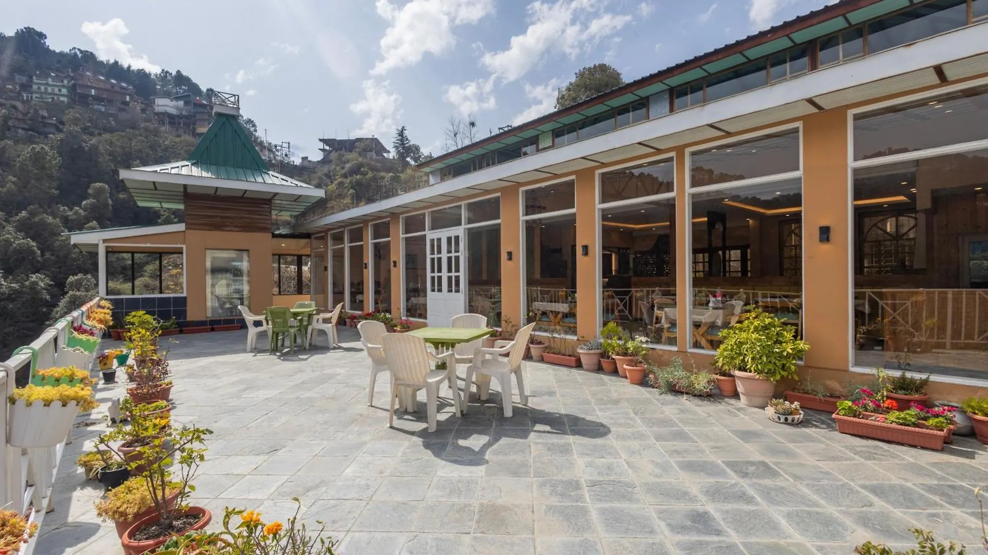 Treebo Lords Garden Glory With Valley View & Centralized Heating Shimla